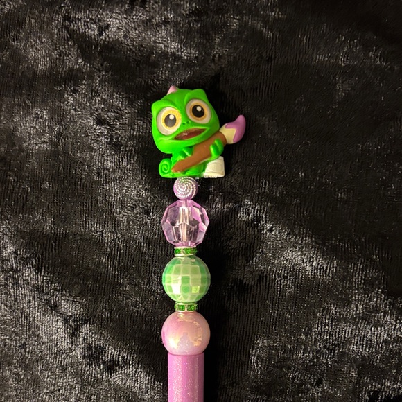 Handmade Disney Doorable Pascal Pen - Picture 2 of 5